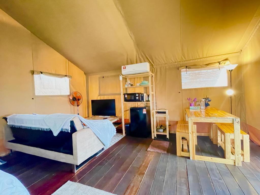 Rembulan Escape - Beachfront Safari Tent Kampung Penarik Zewnętrze zdjęcie
